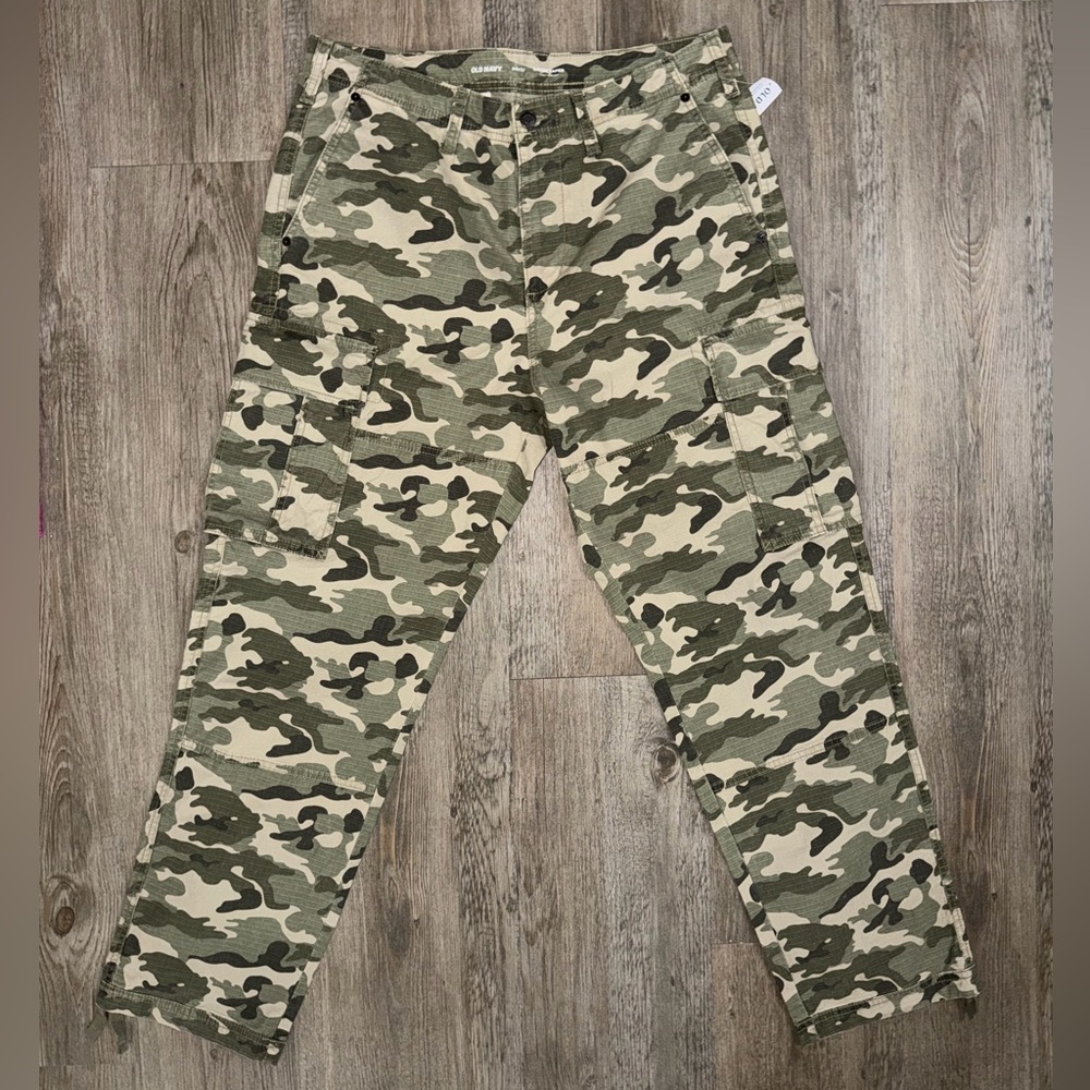 NWT Old Navy men’s camo cargo pants
